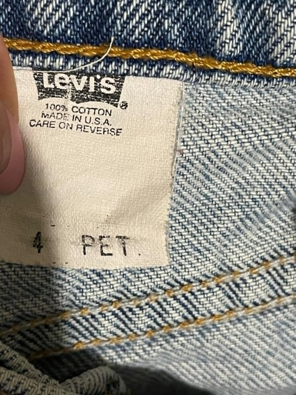 Women's Levi Denim Shorts - Picture 9 of 9